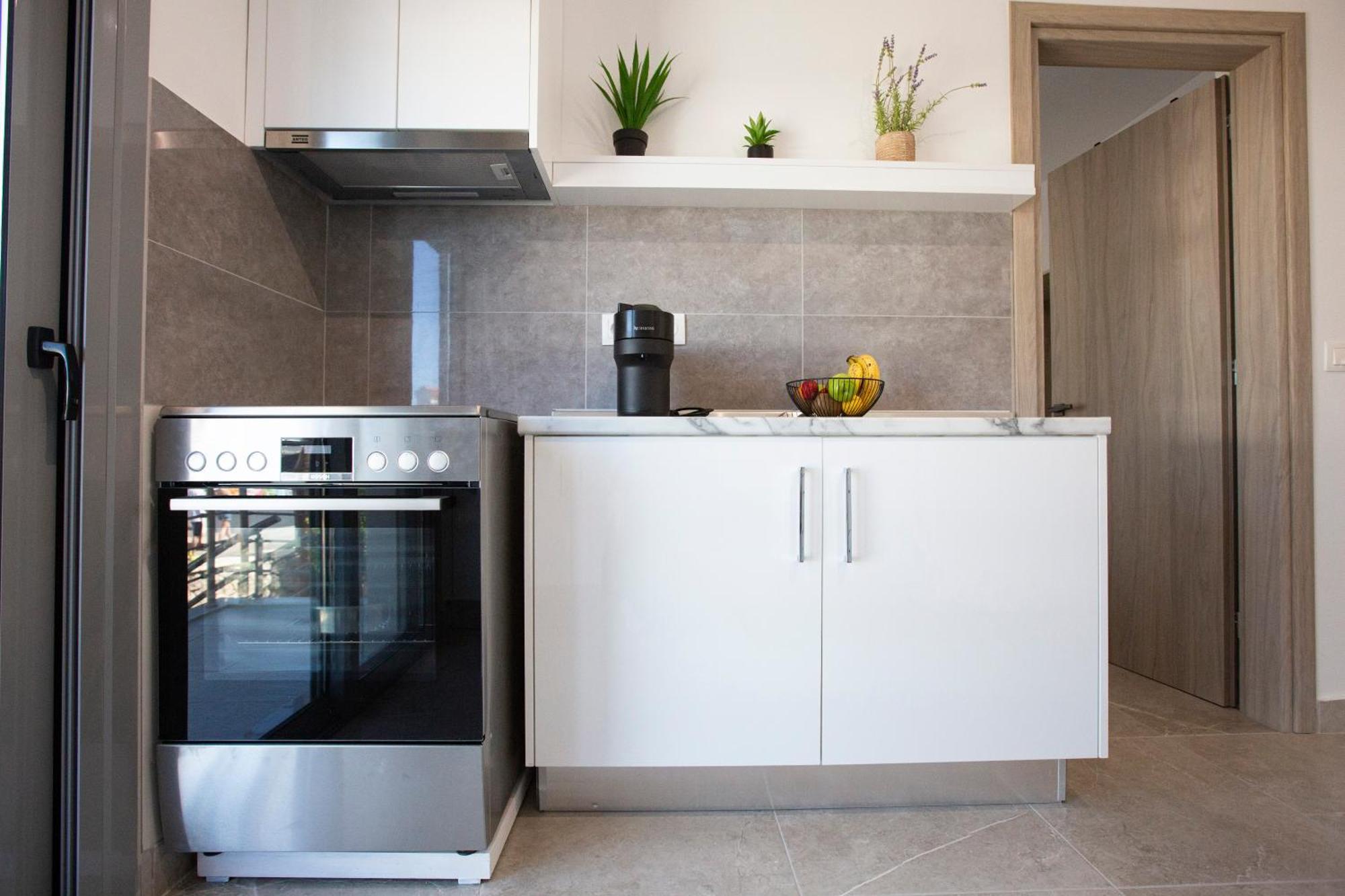 Reni Apartment *